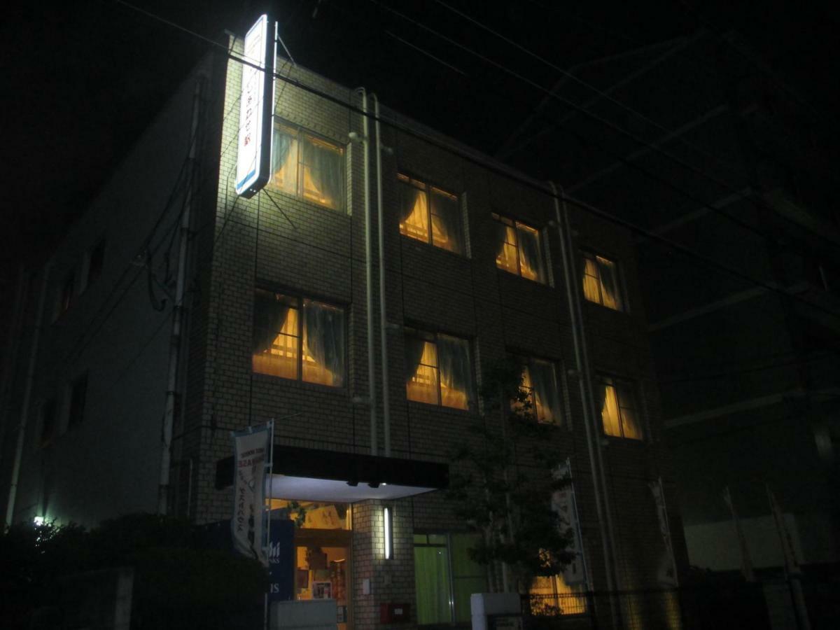 Guesthouse Shiawase Eki Fukuoka  Buitenkant foto